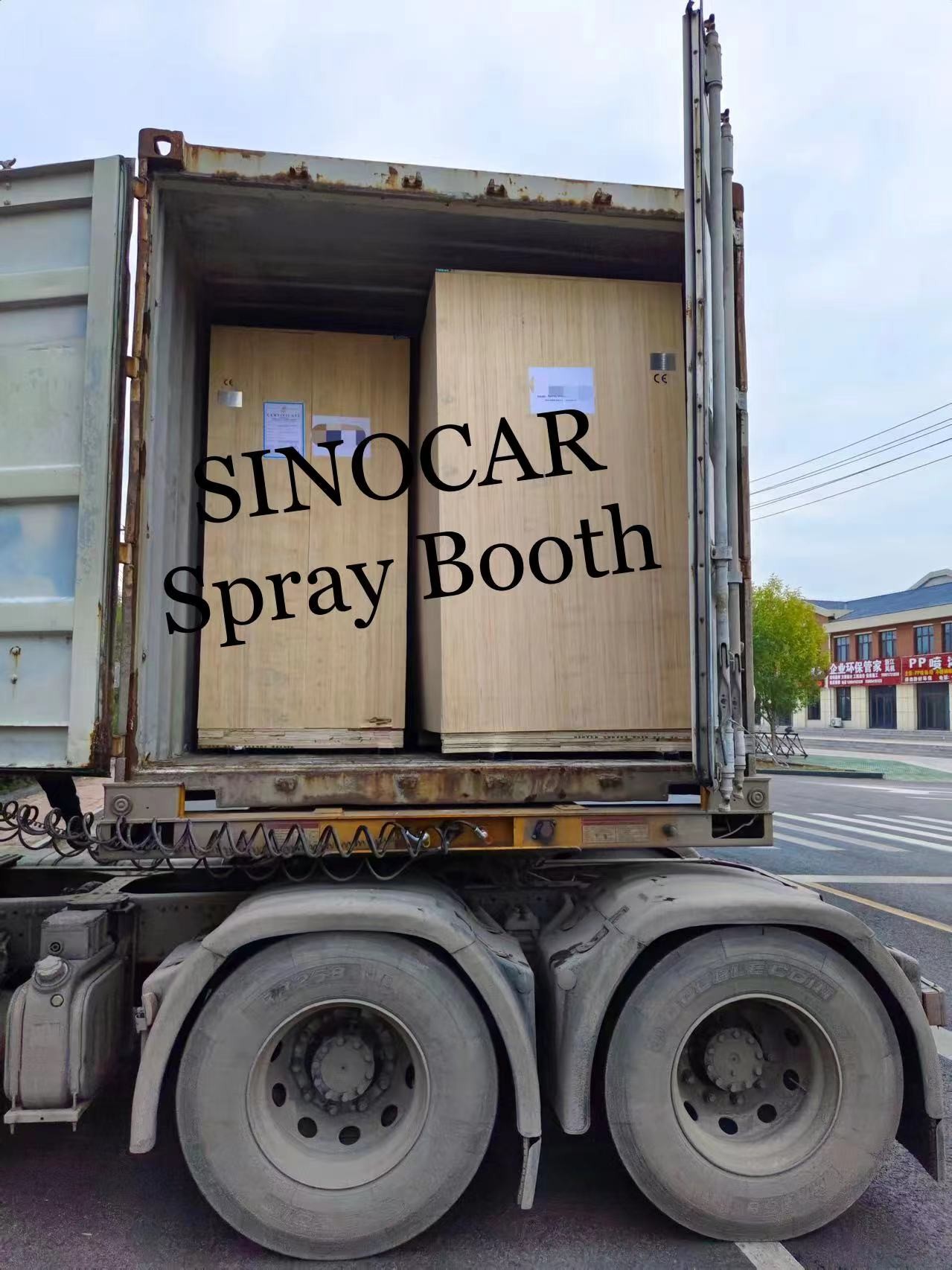 Latest company case about A customer from Pakistan ordered a SINOCAR luxury paint room delivery, packed in wooden cases.