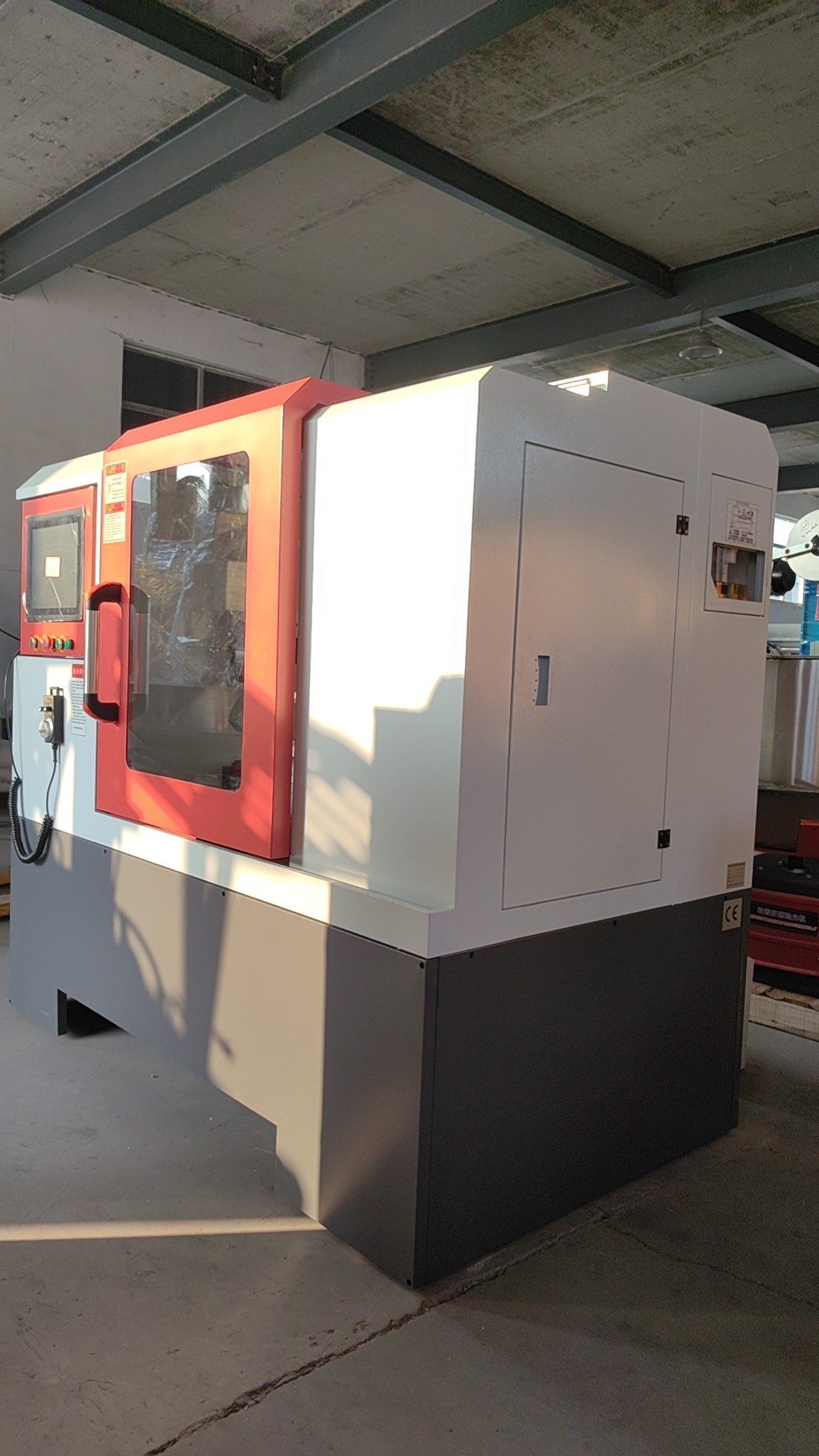 Laatste bedrijfscasus over Spaanse klant koopt één set SC-SNY2000A volledige auto hub reparatie machine, twee sets rem schijven, schip uit vandaag